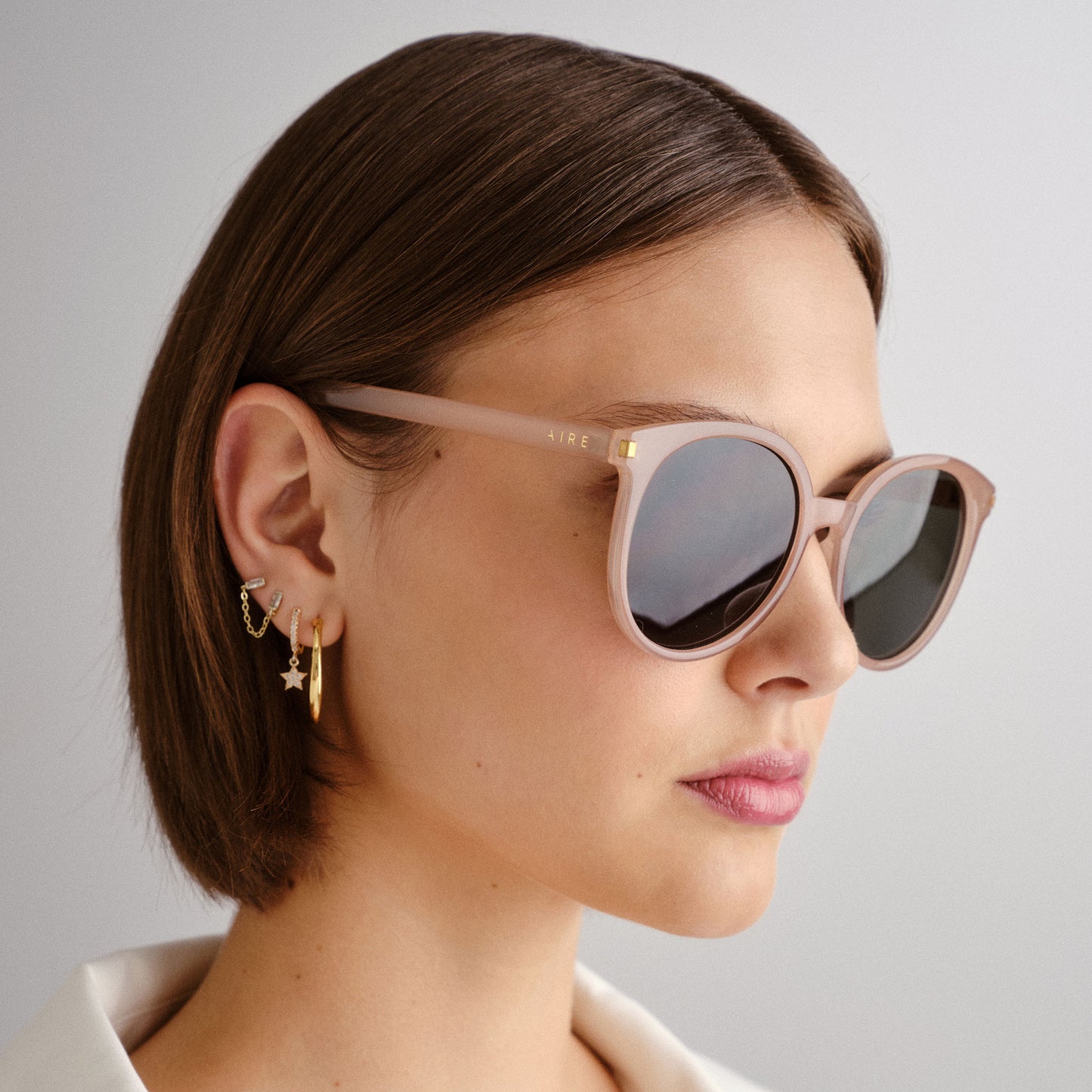 Lyrasphere Fawn Female Round Sunglasses | Aire