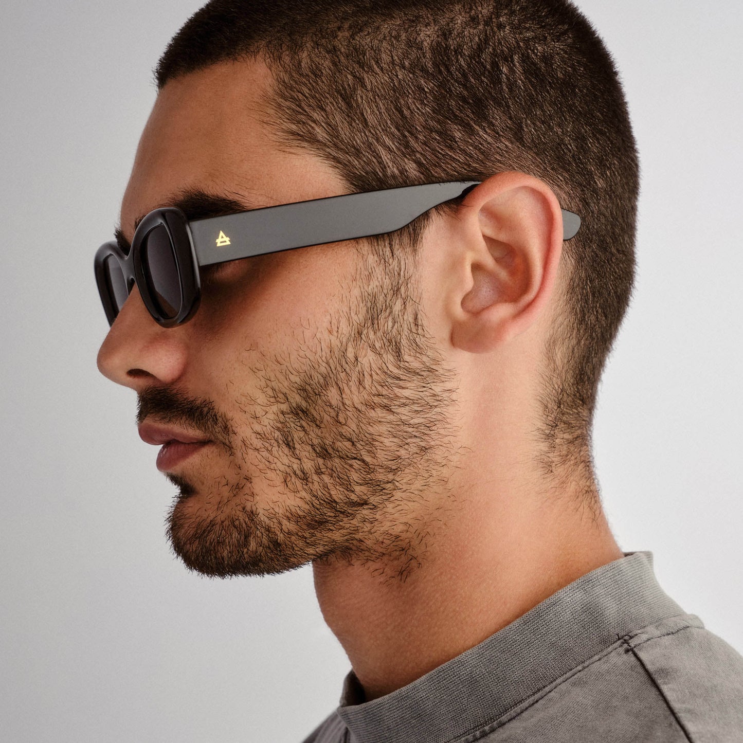 Calisto Black Uni-Sex Oval Sunglasses | Aire