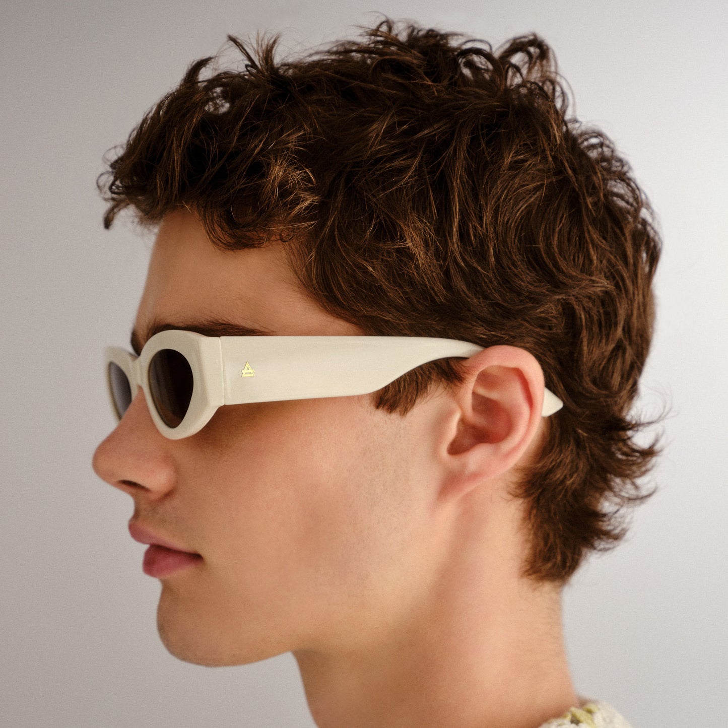 Taurus Ivory Uni-Sex Oval Sunglasses | Aire