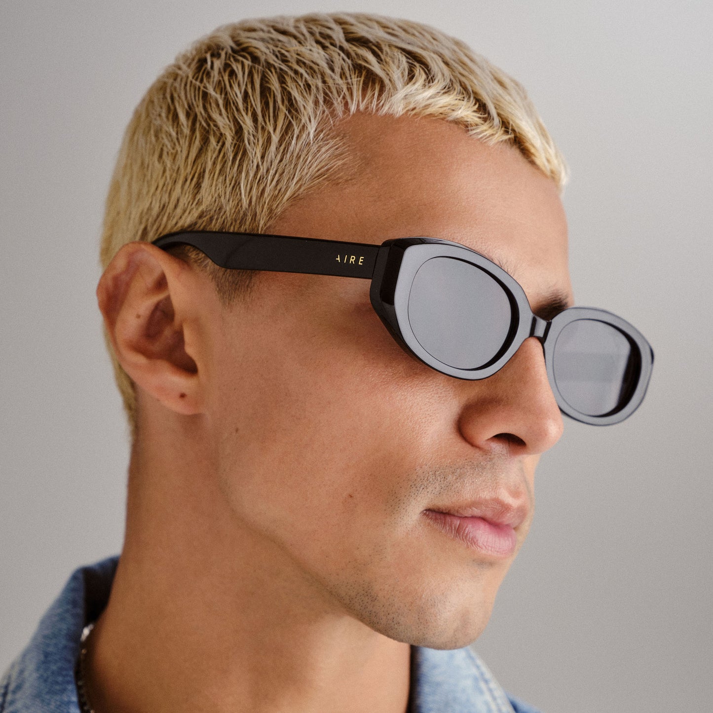 Affinity Black Uni-Sex Oval Sunglasses | Aire