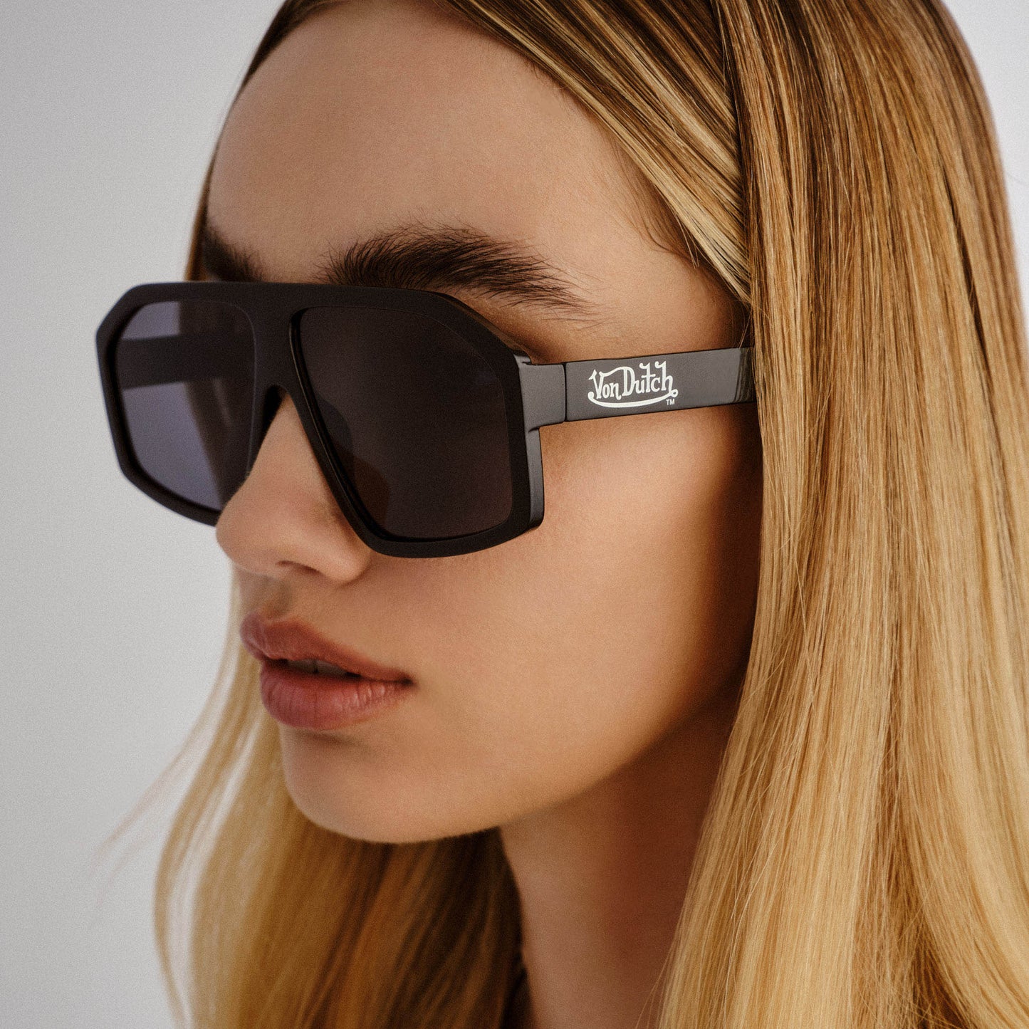 Disgraced Black Uni-Sex Aviator Sunglasses | Aire