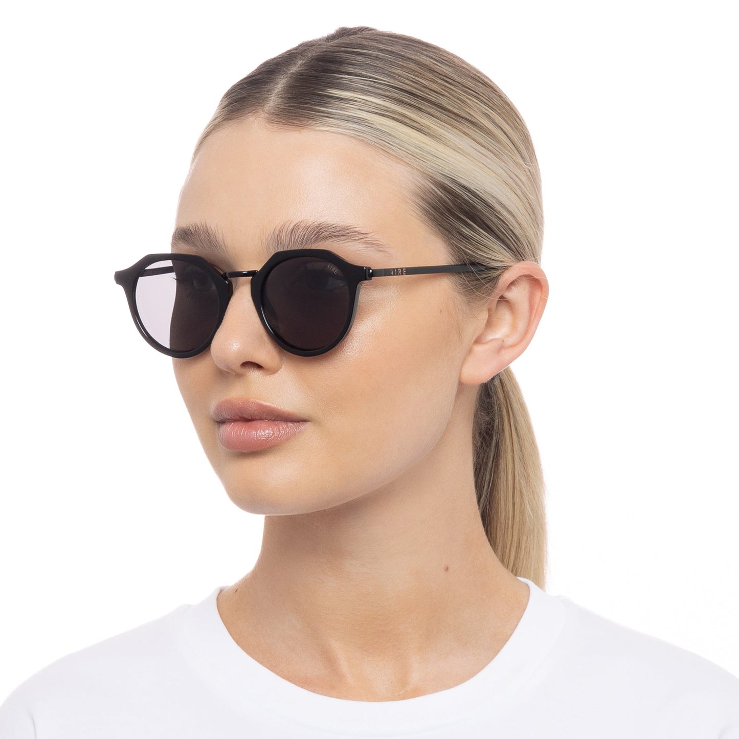 Taures - Black