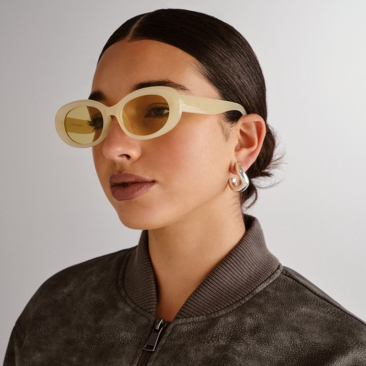 Epsilon Chalk Female Oval Sunglasses | Aire