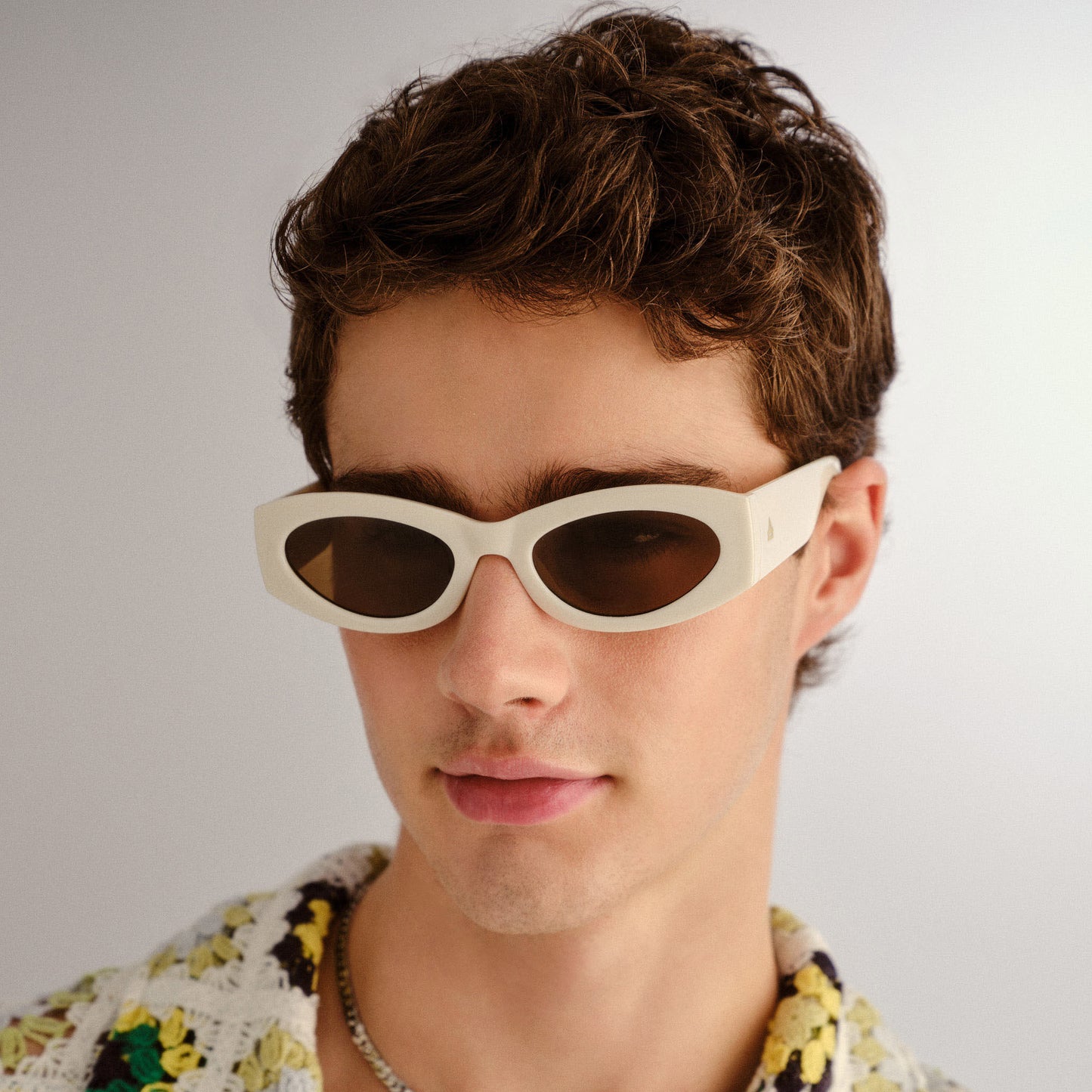 Taurus Ivory Uni-Sex Oval Sunglasses | Aire