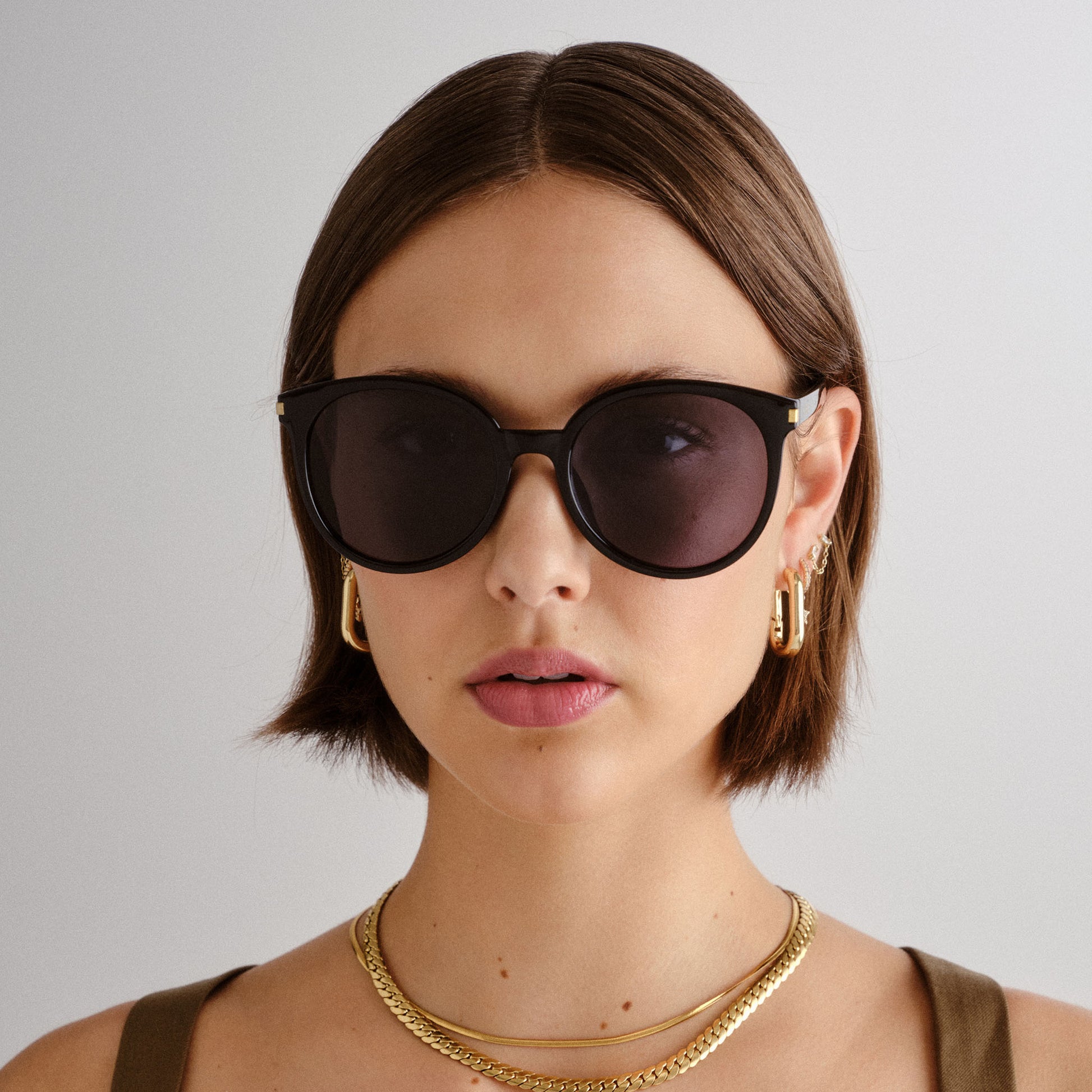 Lyrasphere Black Female Round Sunglasses | Aire