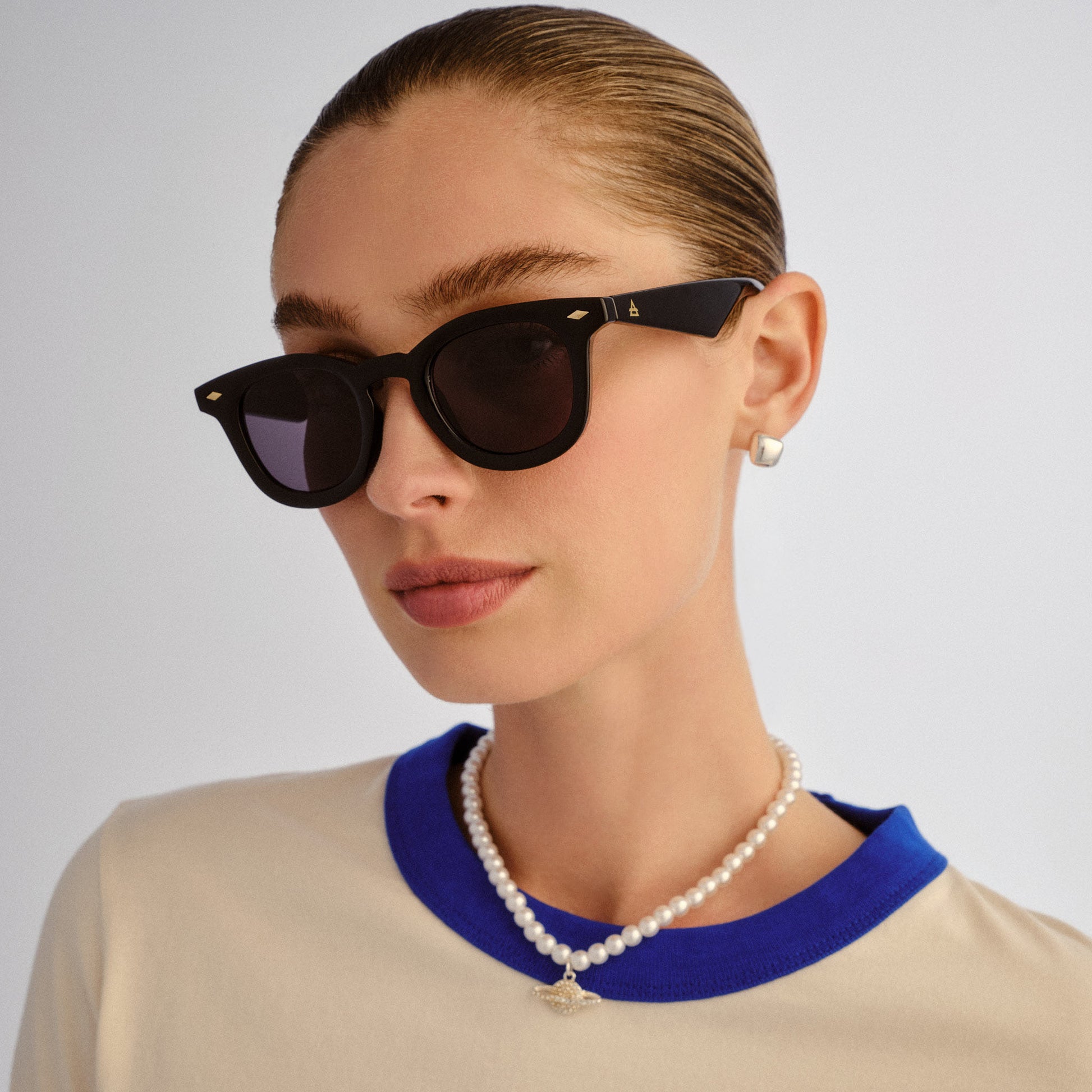 Aperture Black Uni-Sex Round Sunglasses | Aire