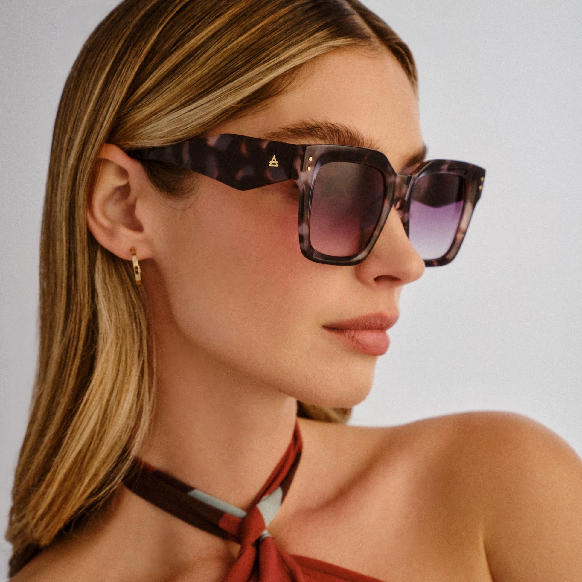 Magnitude Clouded Tort Female Square Sunglasses | Aire