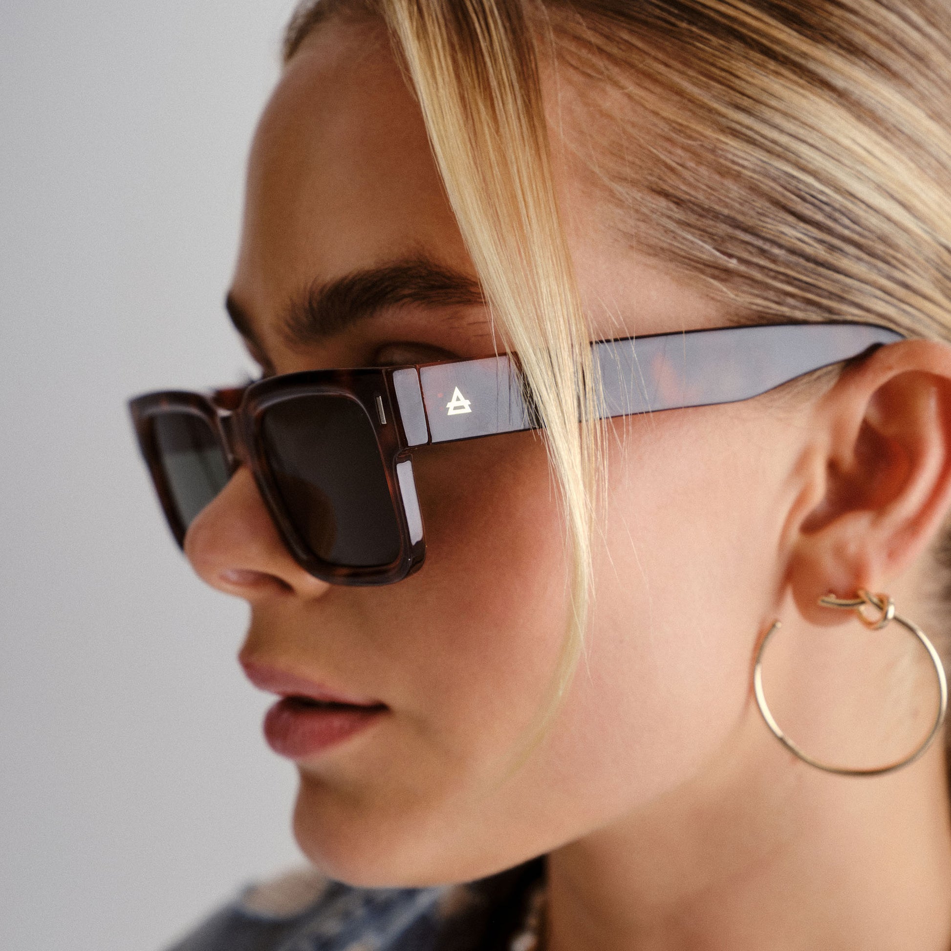 Castor Tort Uni-Sex Rectangle Sunglasses | Aire