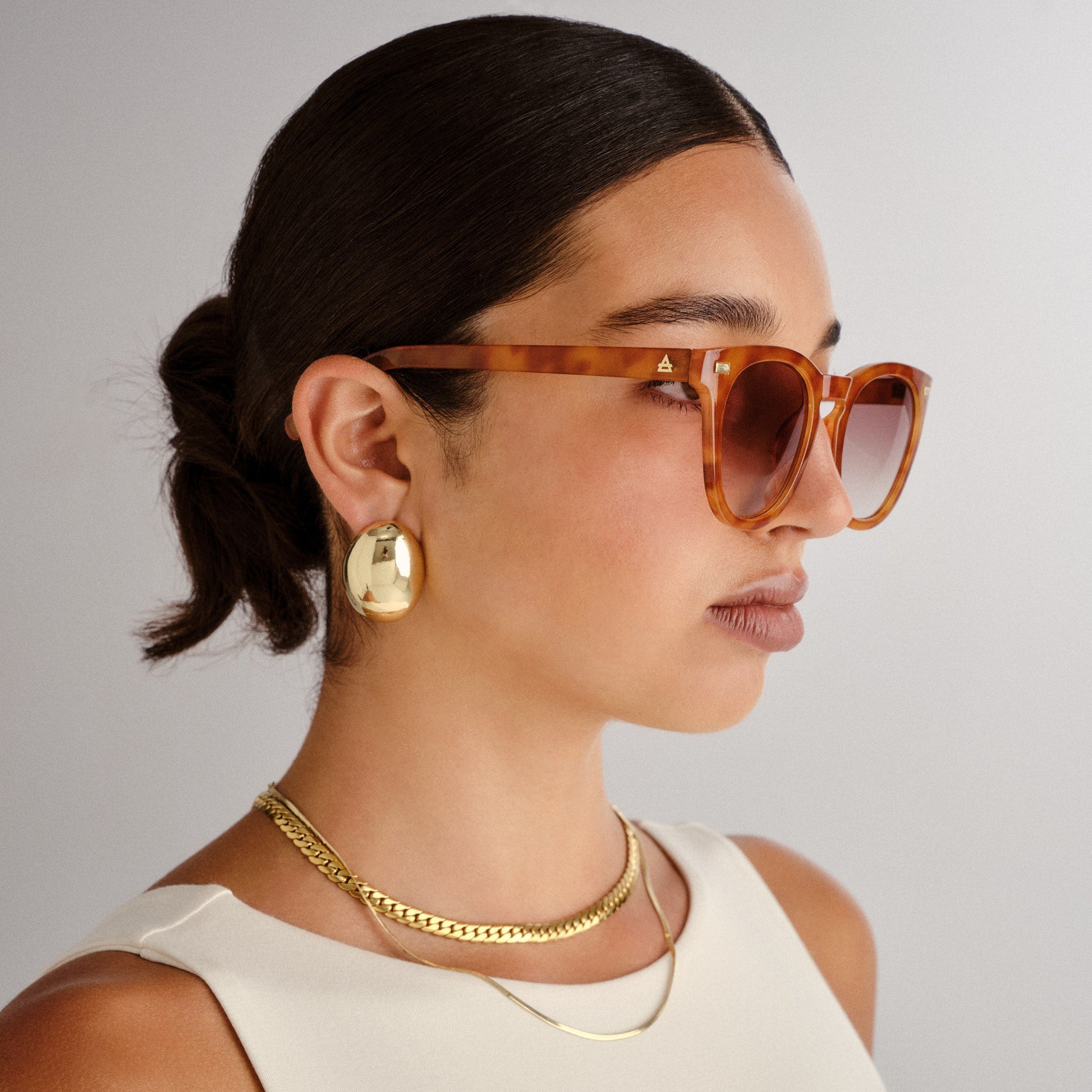 Evolution Vintage Tort Female Round Sunglasses | Aire