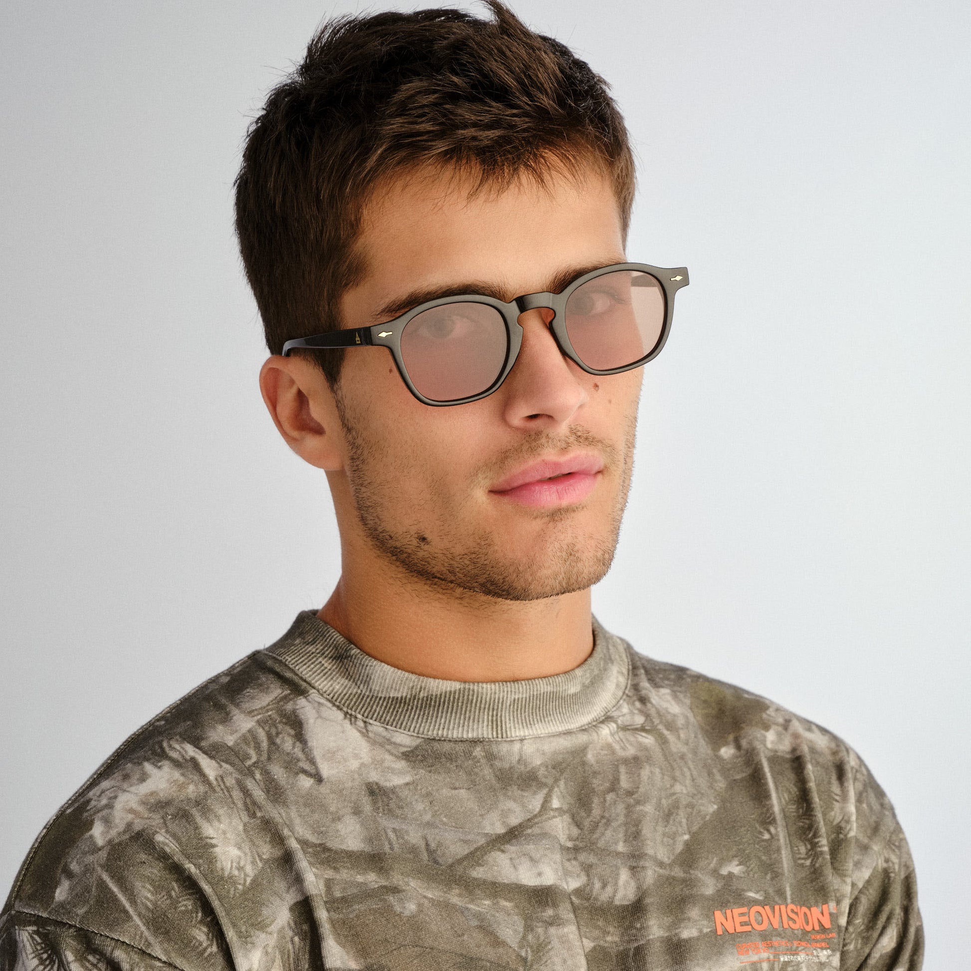 Nyxis Black Uni-Sex Round Sunglasses | Aire