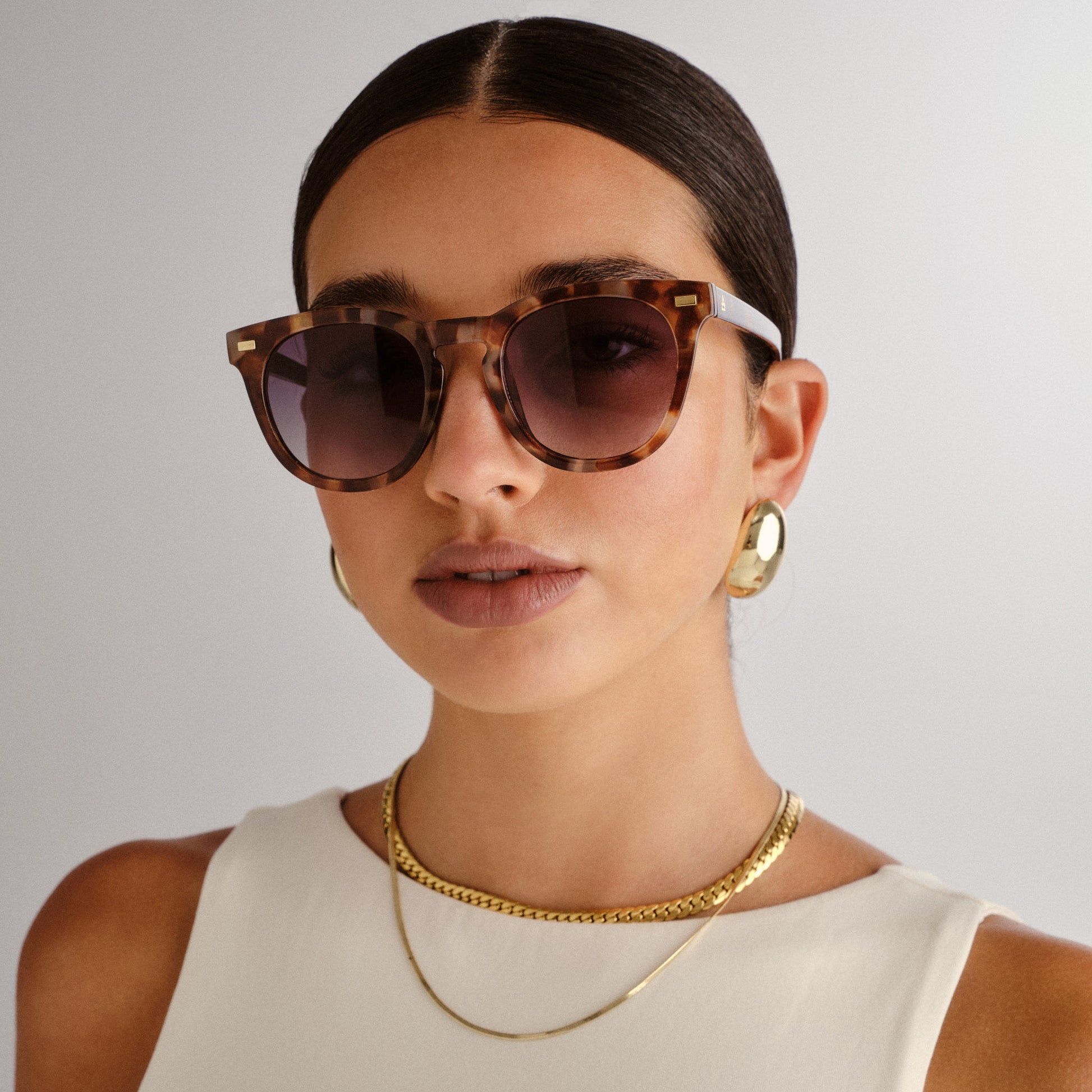Evolution Dark Tort Female Round Sunglasses | Aire