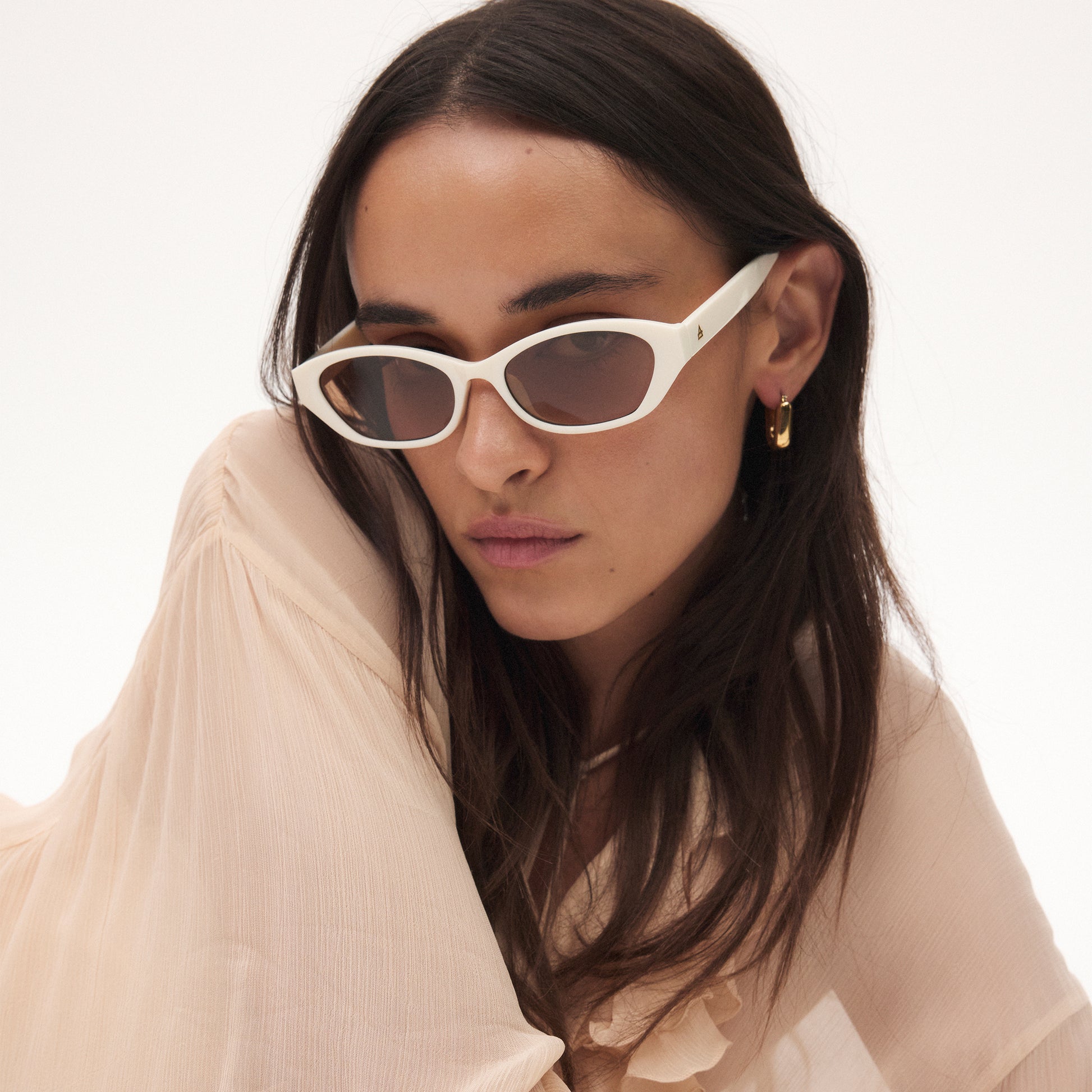 Moonstone Ivory Female Oval Sunglasses | Aire