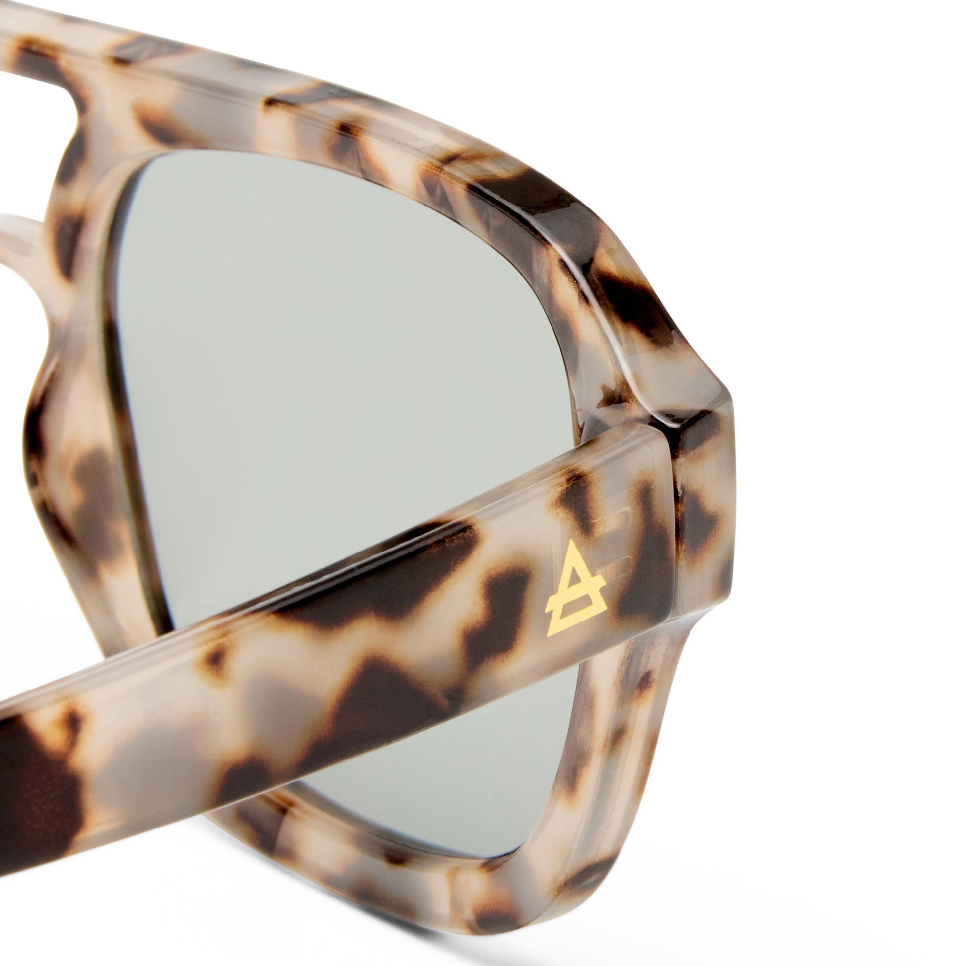 Aquarius Cookie Tort Female Aviator Sunglasses | Aire