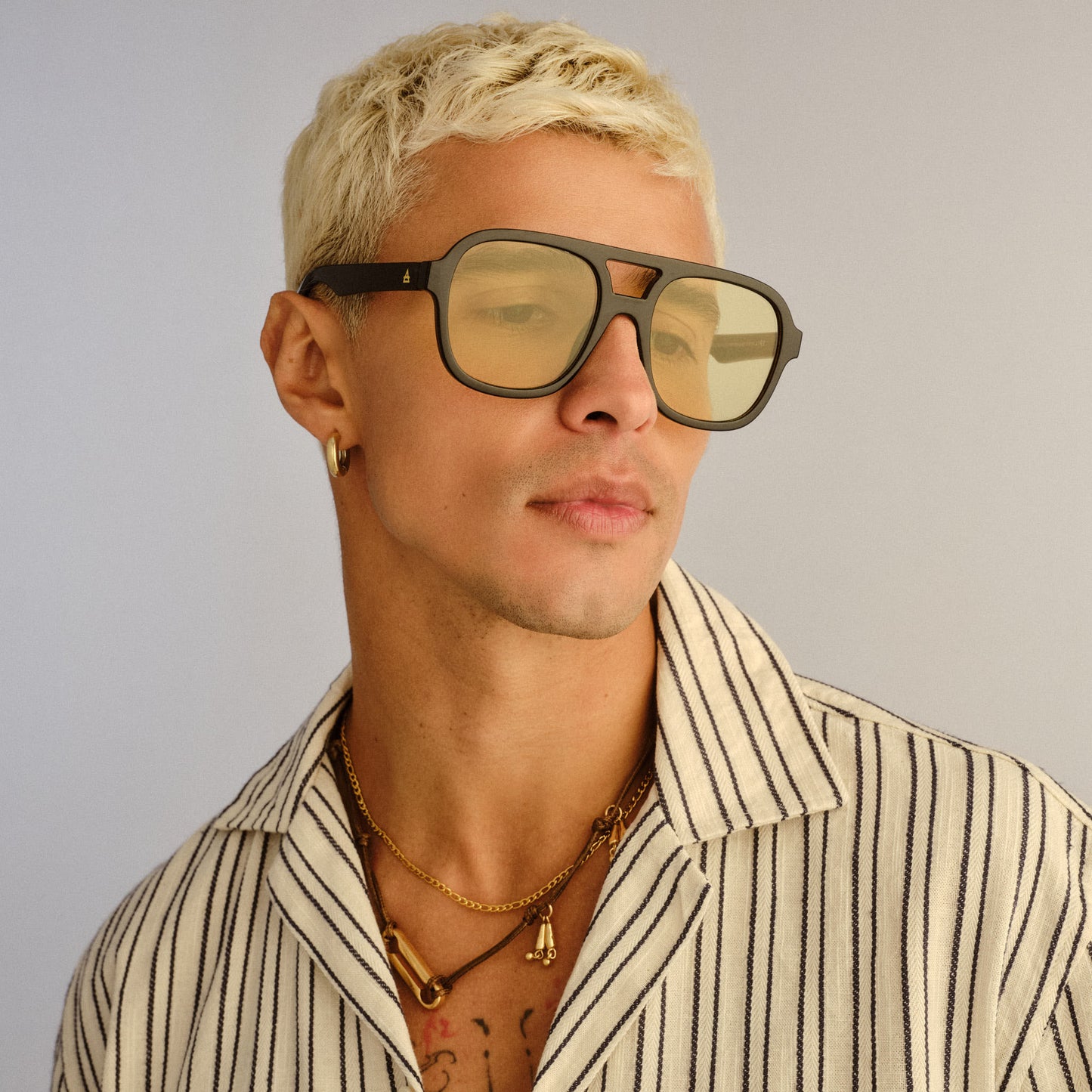 Whirlpool Black Uni-Sex Aviator Sunglasses | Aire