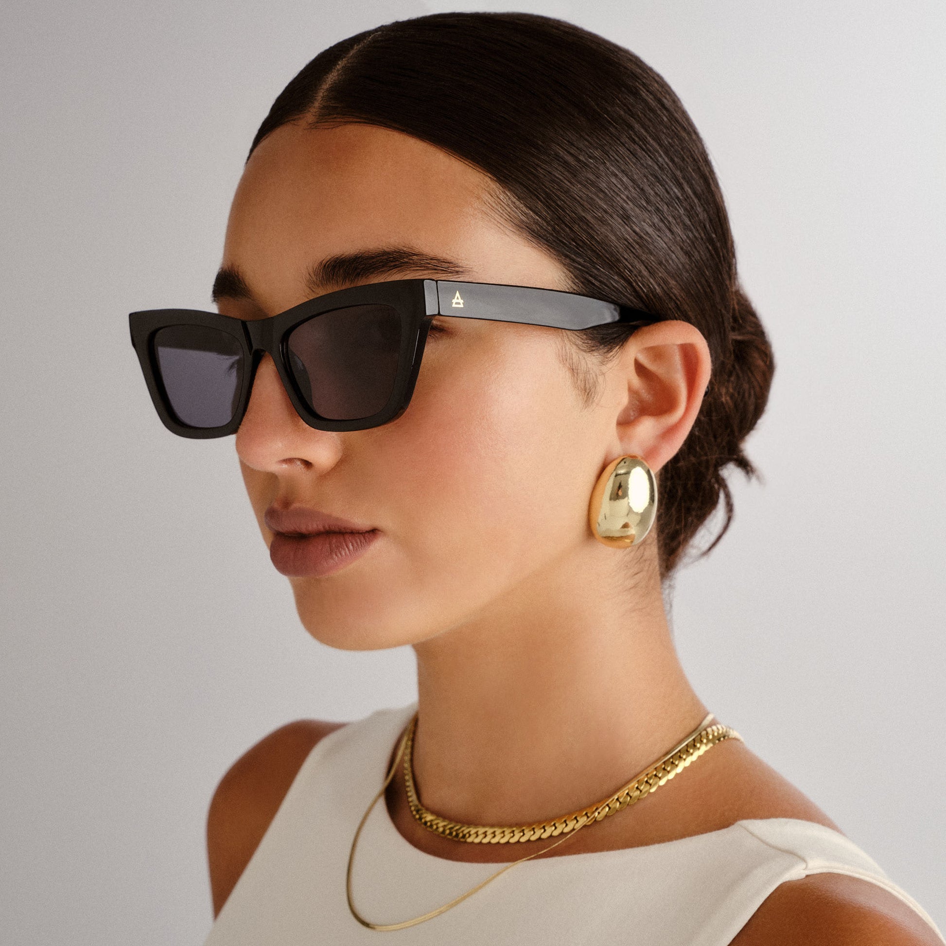 Amplitude Black Female Cat-Eye Sunglasses | Aire