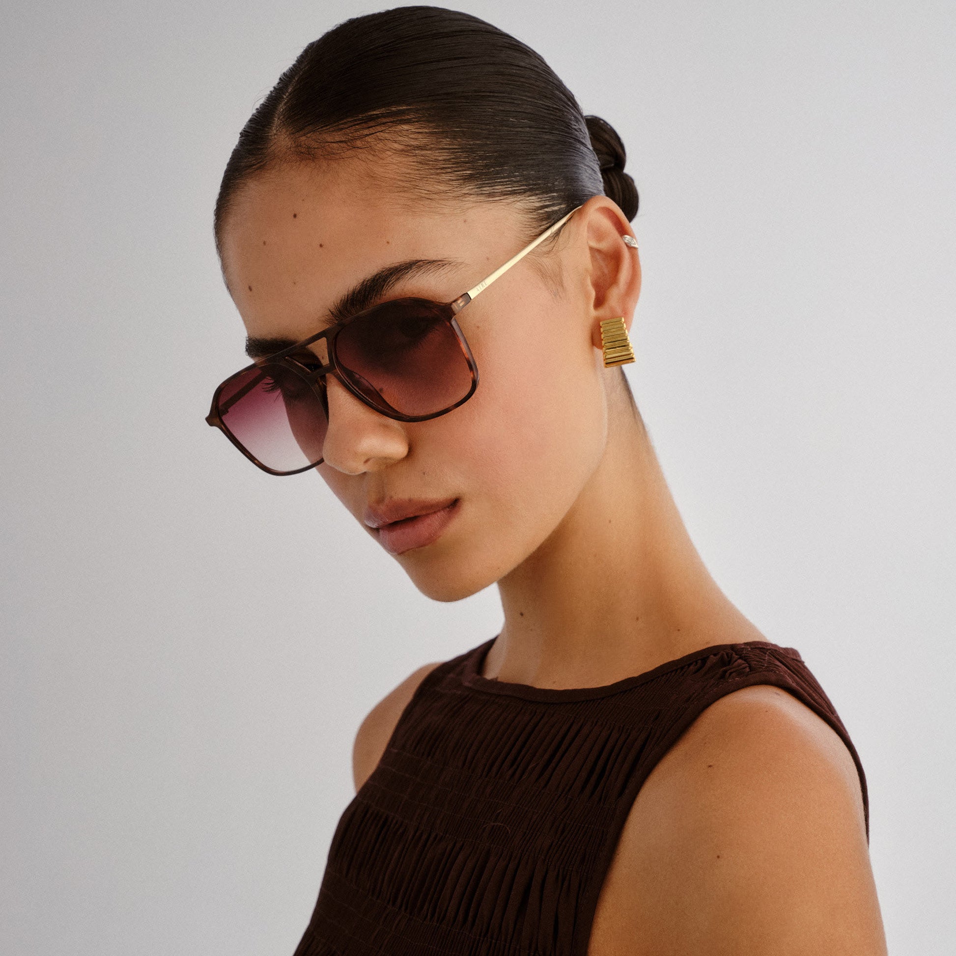 Cusp Dark Tort Gold Uni-Sex Aviator Sunglasses | Aire