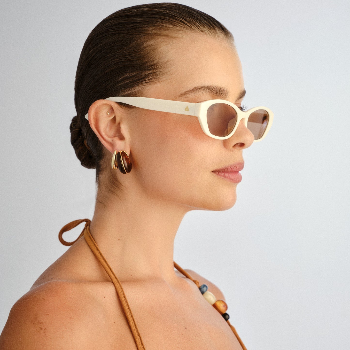 Moonstone Ivory Female Oval Sunglasses | Aire