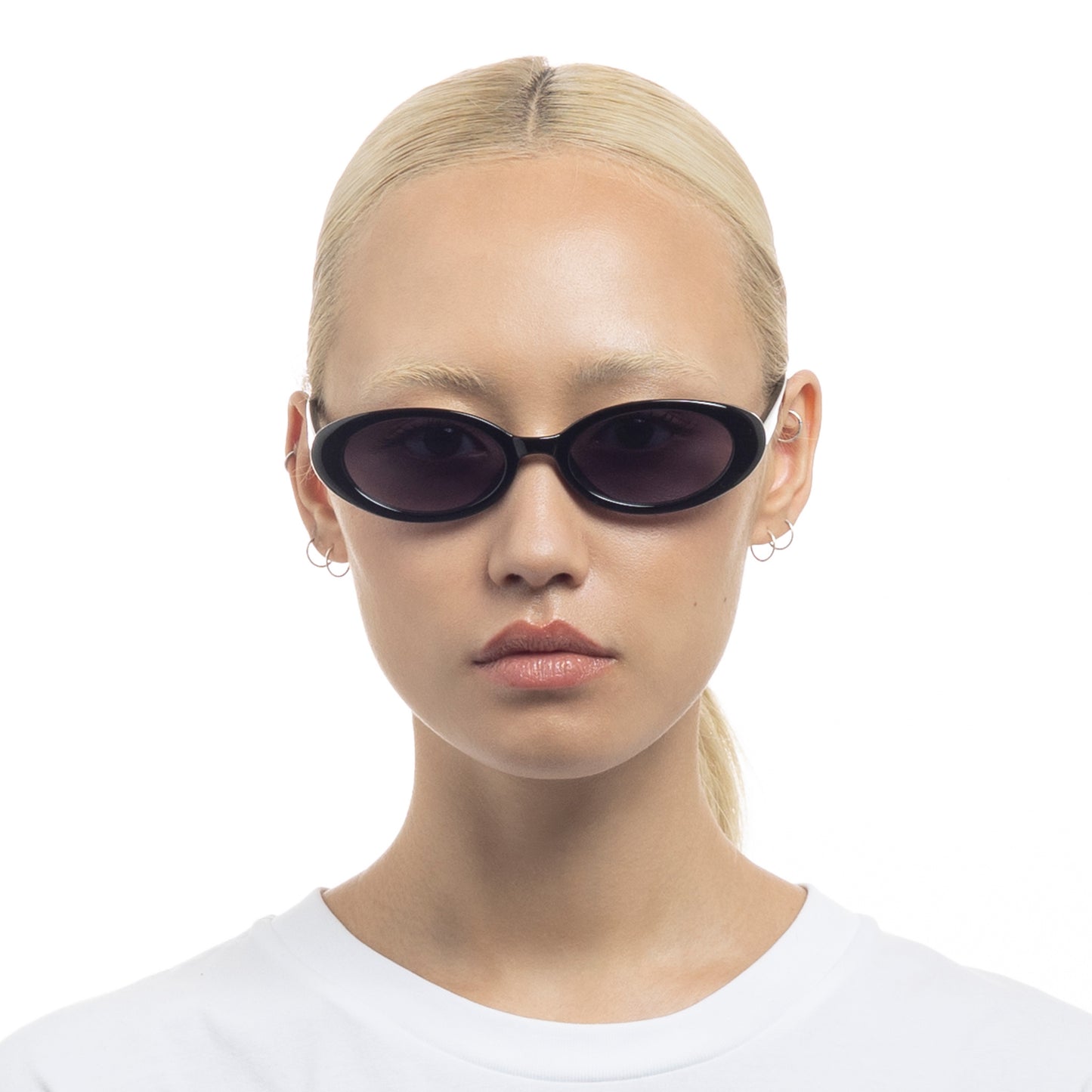 Fornax Black Female Oval Sunglasses | Aire