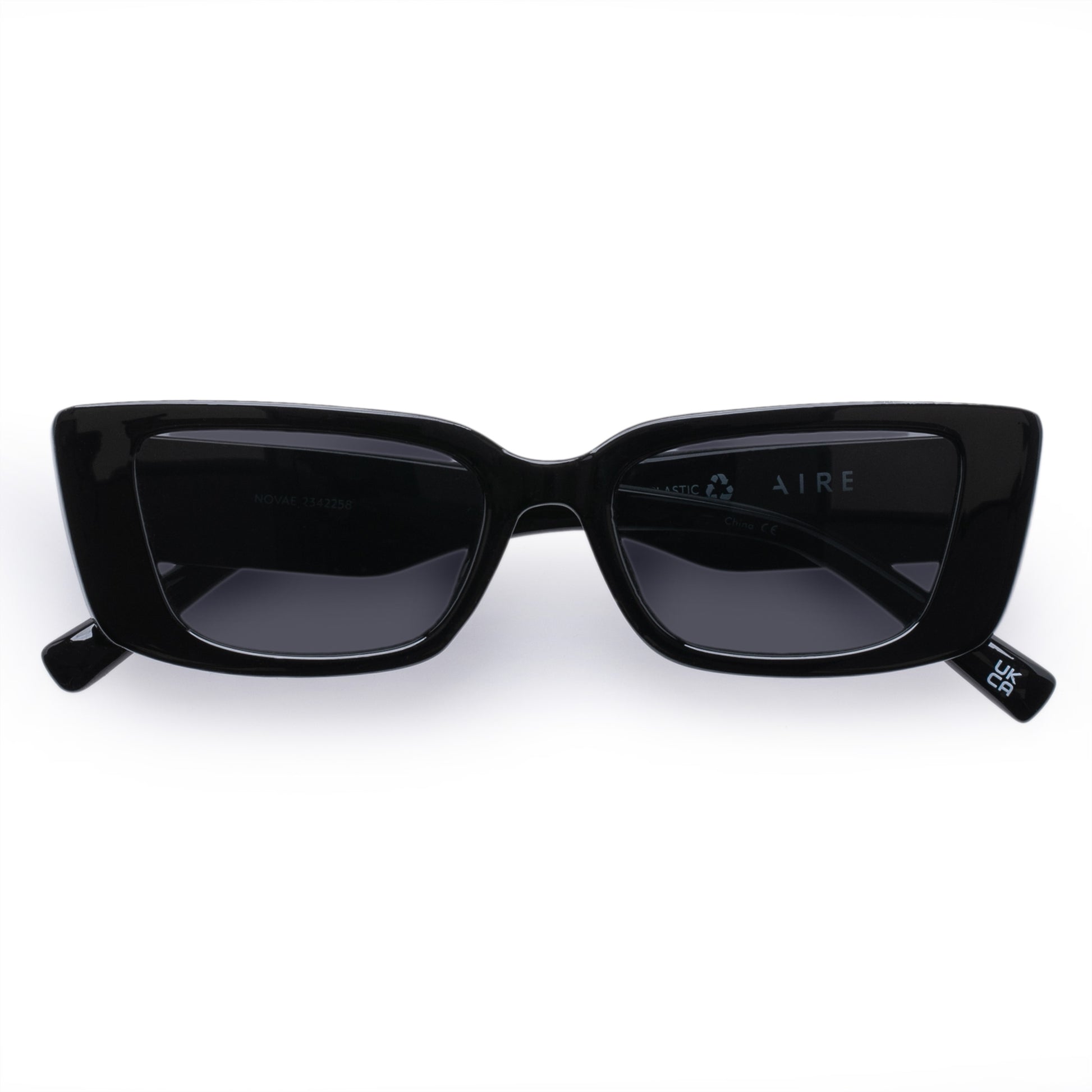 Novae Black Uni-Sex Cat-Eye Sunglasses | Aire