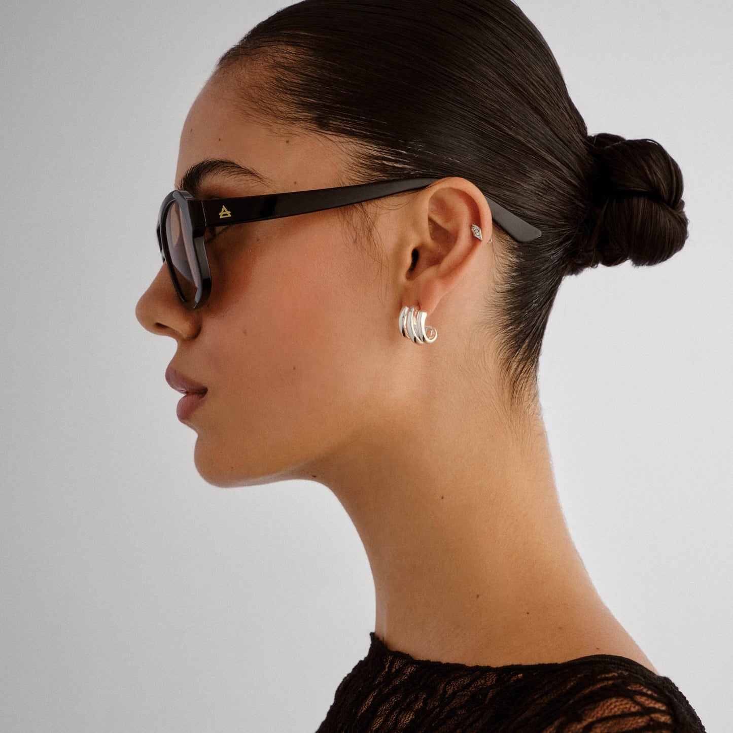 Aquarius Black Uni-Sex Aviator Sunglasses | Aire