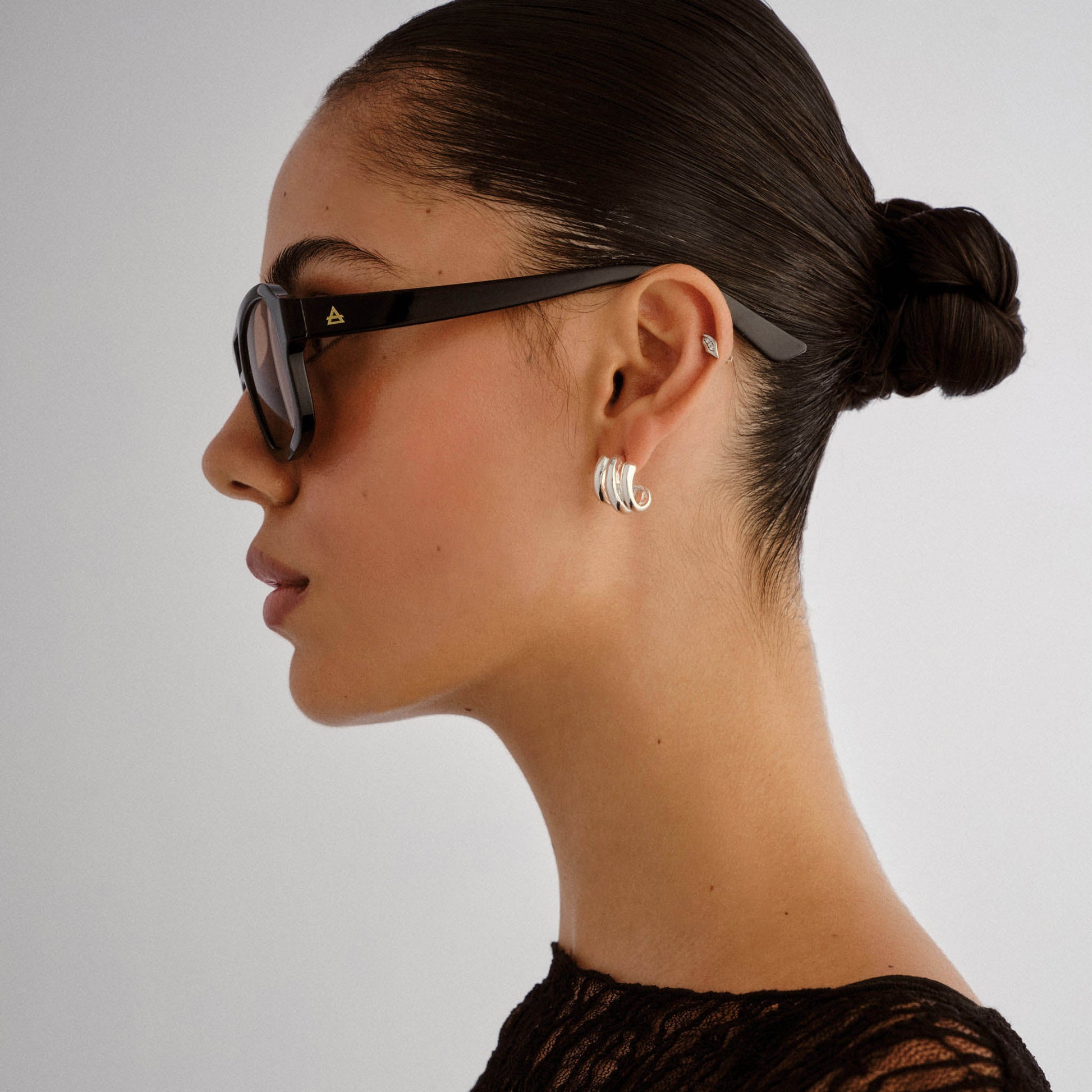 Aquarius Black Uni-Sex Aviator Sunglasses | Aire