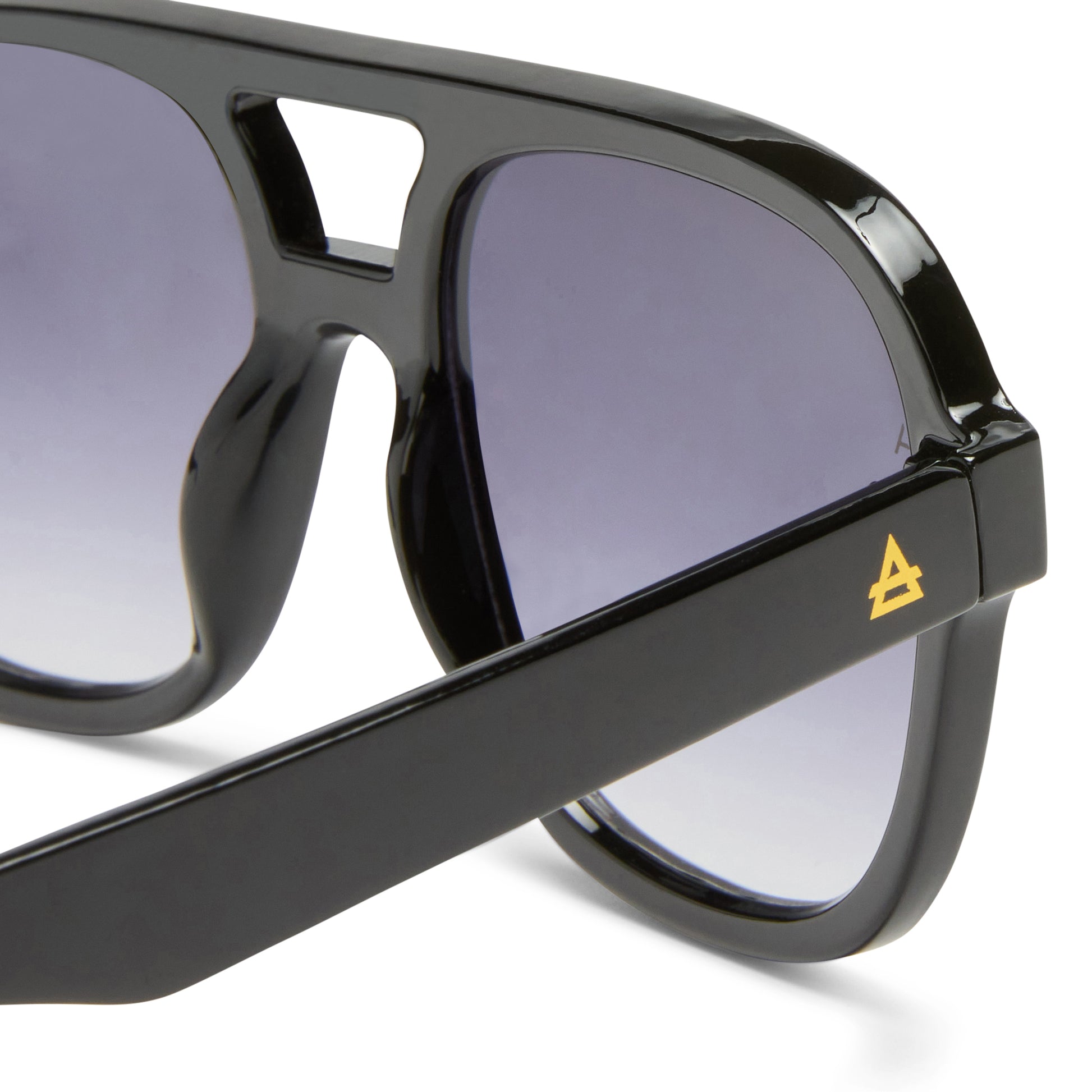 Whirlpool Black Uni-Sex Aviator Sunglasses | Aire