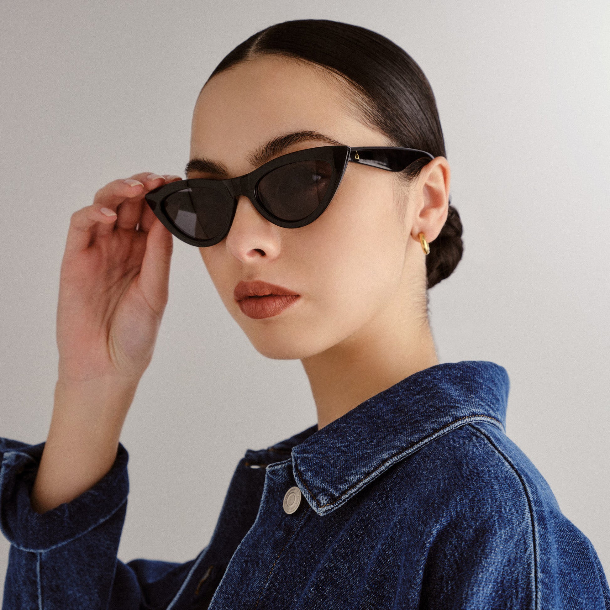 Dualism Black Female Cat-Eye Sunglasses | Aire